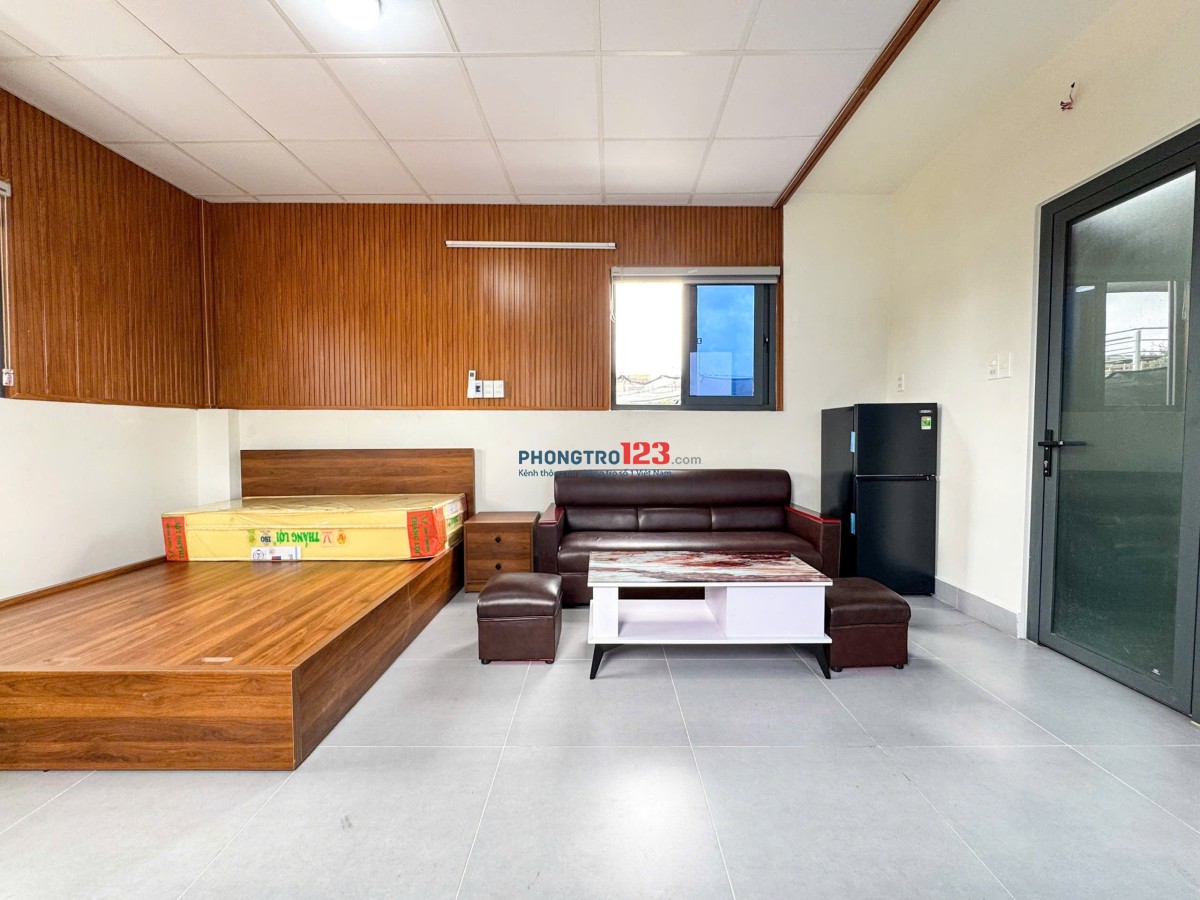 STUDIO ĐẸP GẦN SÂN BAY TÂN SƠN NHẤT – FULL NỘI THẤT GỖ SANG TRỌNG