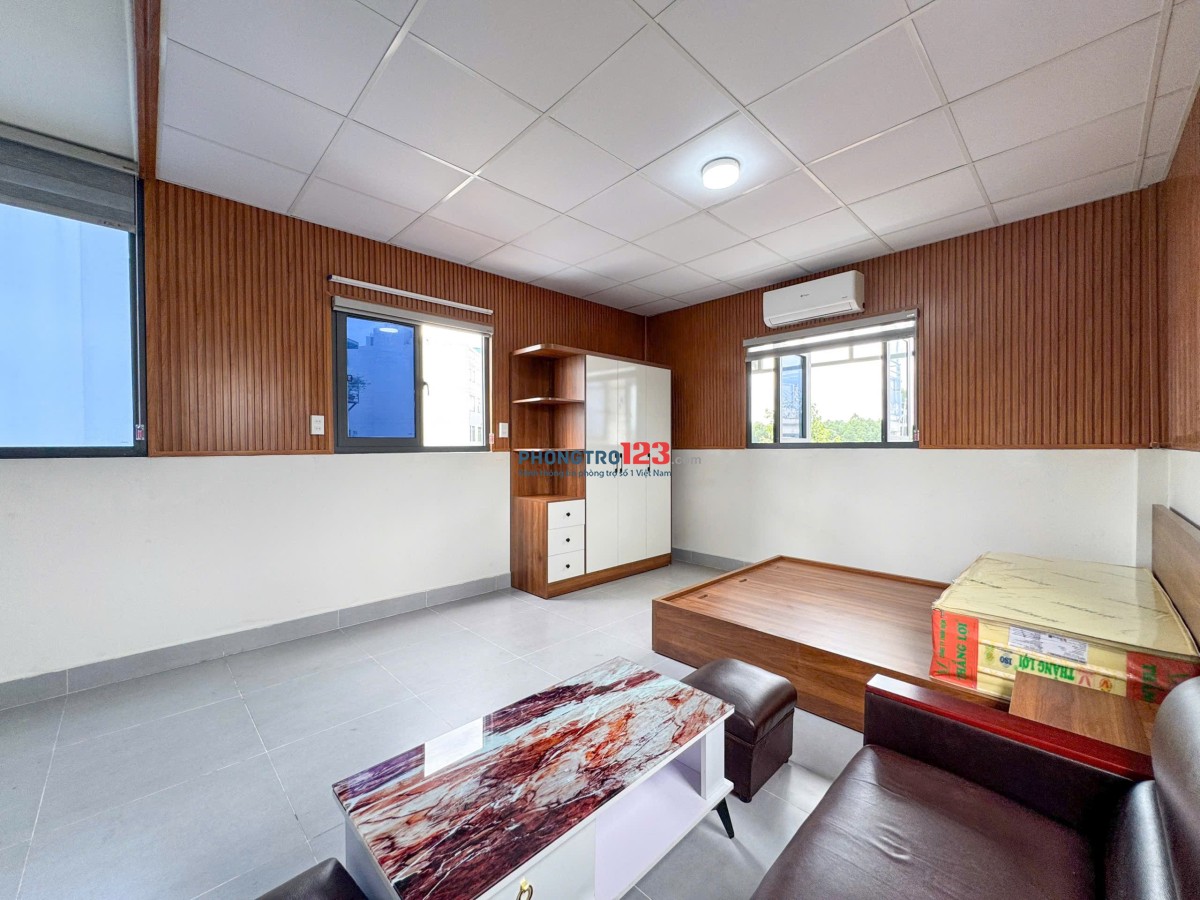 STUDIO ĐẸP GẦN SÂN BAY TÂN SƠN NHẤT – FULL NỘI THẤT GỖ SANG TRỌNG