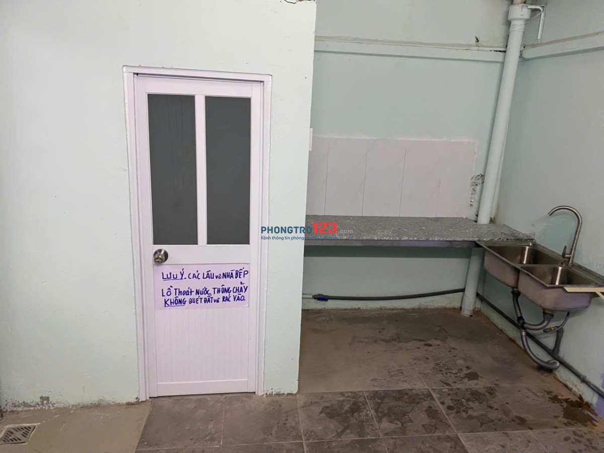 Cho thuê phòng rộng 40m2 có phòng ngủ bếp bếp phòng ăn, sát công viên phú nhuận
