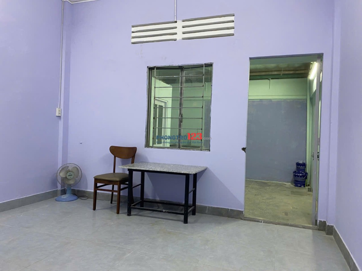 Cho thuê phòng rộng 40m2 có phòng ngủ bếp bếp phòng ăn, sát công viên phú nhuận