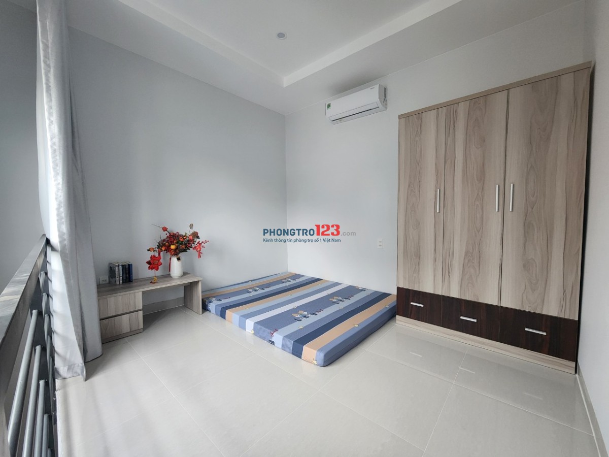 Căn hộ duplex full nội thất, an ninh, cách The Flemington 500m. Phù hợp cho 2 người ở, có sân riêng