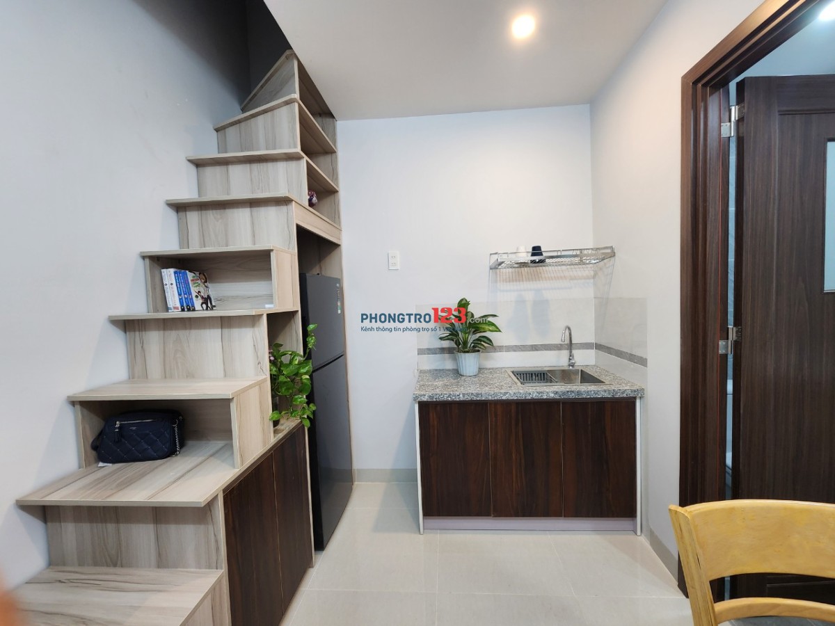 Căn hộ duplex full nội thất, an ninh, cách The Flemington 500m. Phù hợp cho 2 người ở, có sân riêng