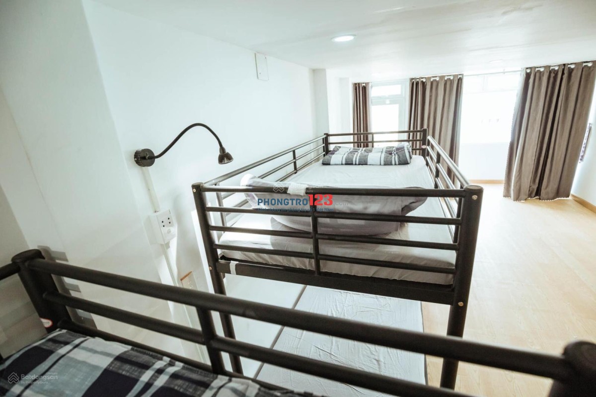 KTX thang máy tại trung tâm Quận 10, cách 5p qua Sư Vạn Hạnh, trường Bách Khoa, 3/2, giá 1tr3/th