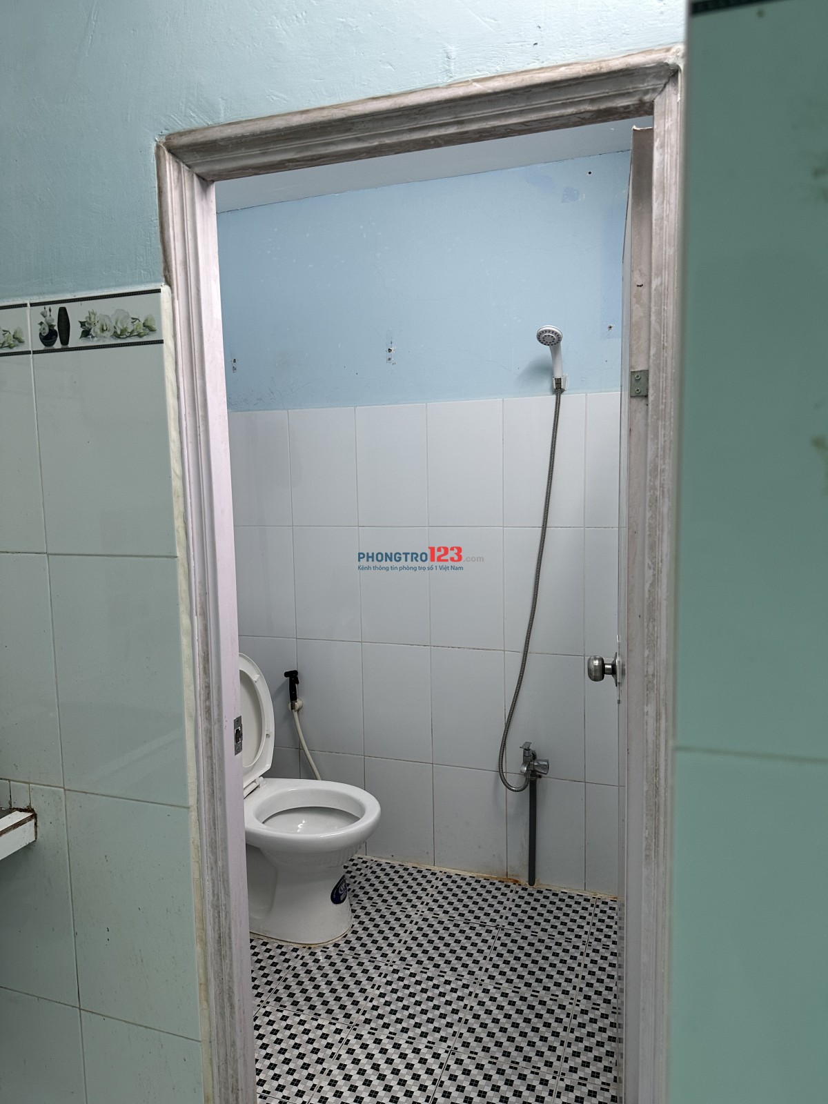 Phòng cho thuê có gác, giờ tự do, sân rộng