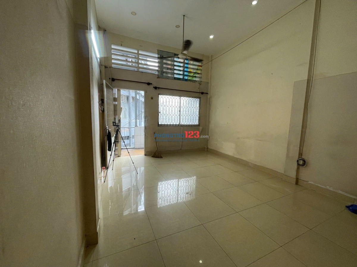 Cho thuê căn hộ 99,8m2 giá 9tr/tháng tại quận 5
