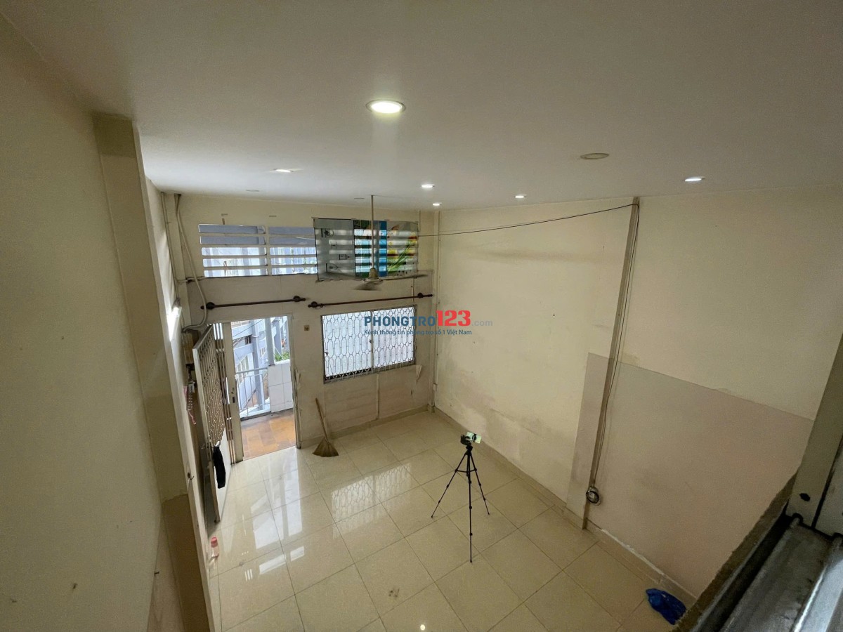 Cho thuê căn hộ 99,8m2 giá 9tr/tháng tại quận 5