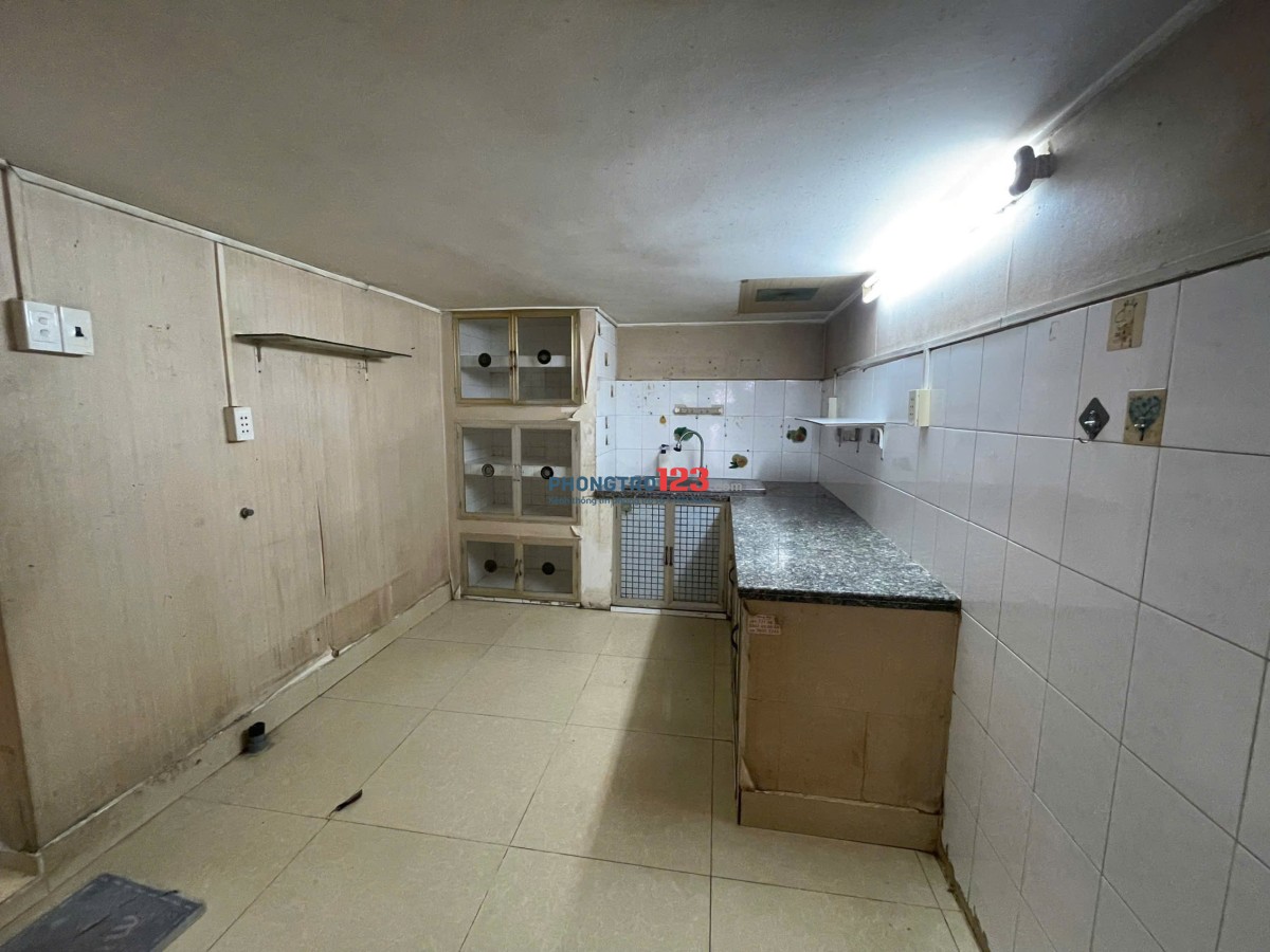 Cho thuê căn hộ 99,8m2 giá 9tr/tháng tại quận 5