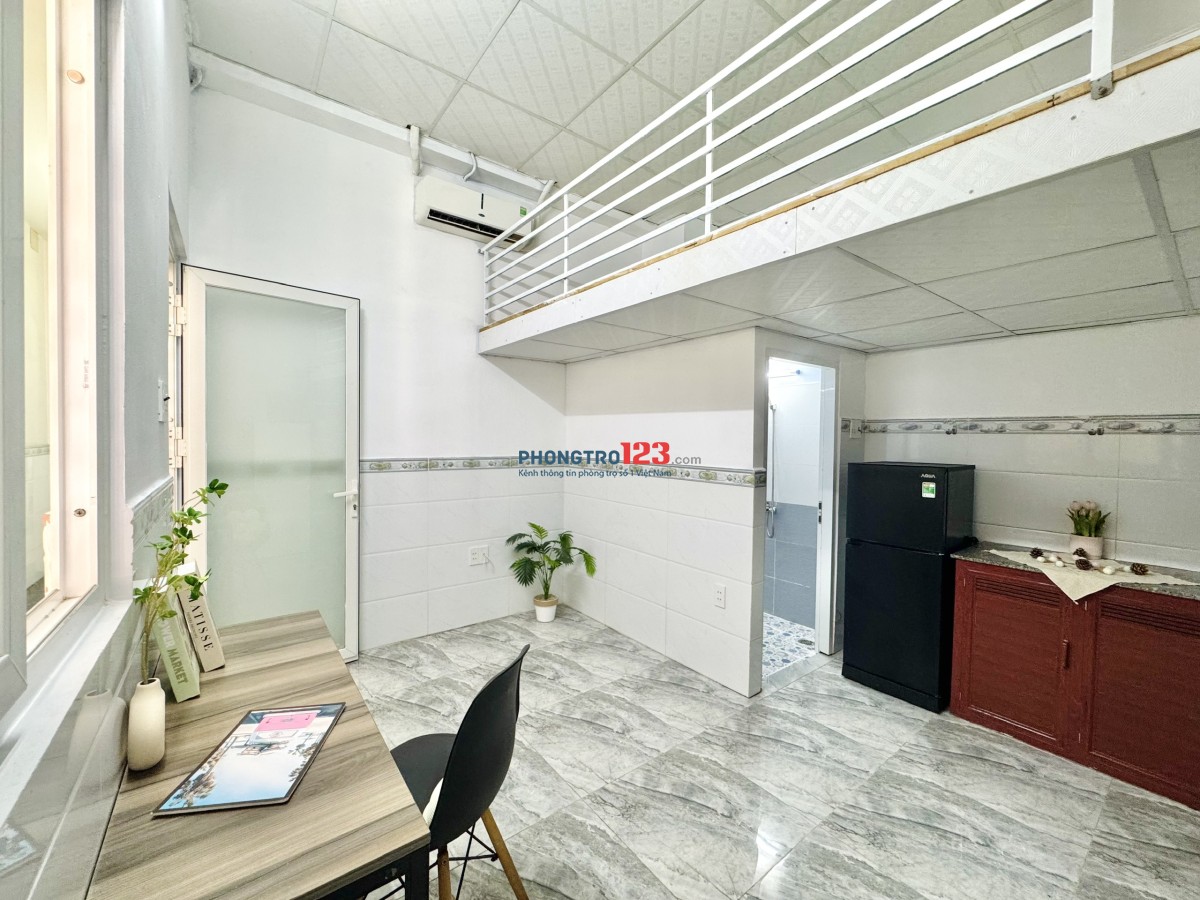 PHÒNG CÓ GÁC CỬA SỔ TRỜI NGAY ĐẠI HỌC VĂN HIẾN. TÂN BÌNH