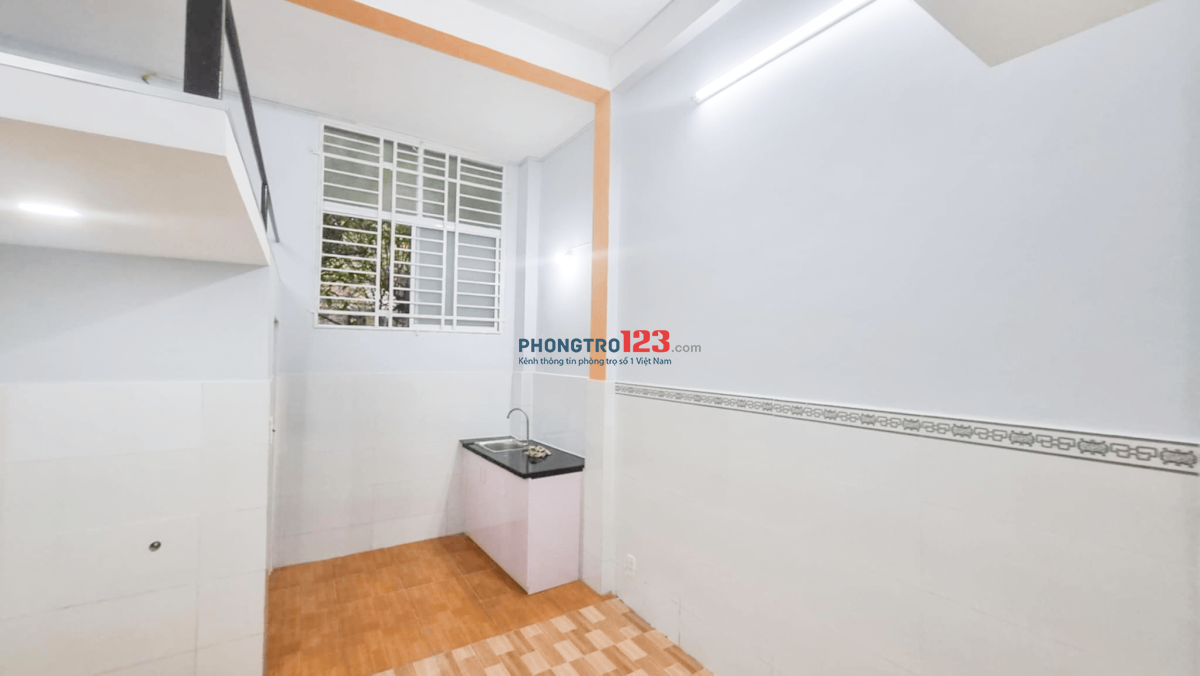 Duplex tầng TRỆT, Cửa Sổ To Bự, Máy lạnh inverter (Cách iUH 1km) - New