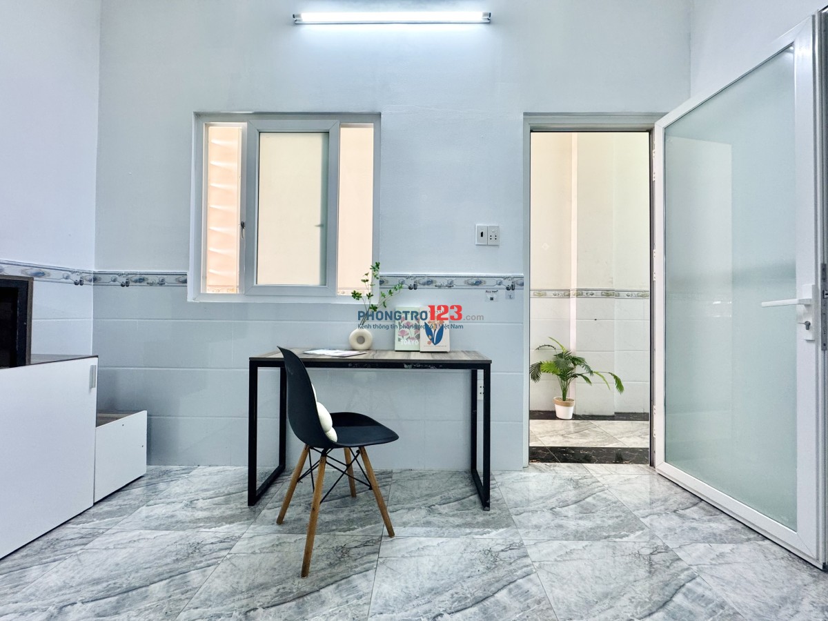 PHÒNG CÓ GÁC CỬA SỔ TRỜI NGAY ĐẠI HỌC VĂN HIẾN. TÂN BÌNH