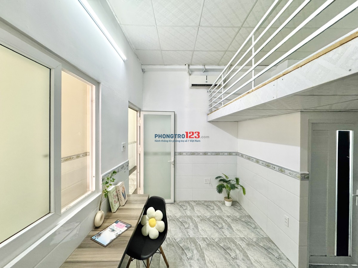 PHÒNG CÓ GÁC CỬA SỔ TRỜI NGAY ĐẠI HỌC VĂN HIẾN. TÂN BÌNH