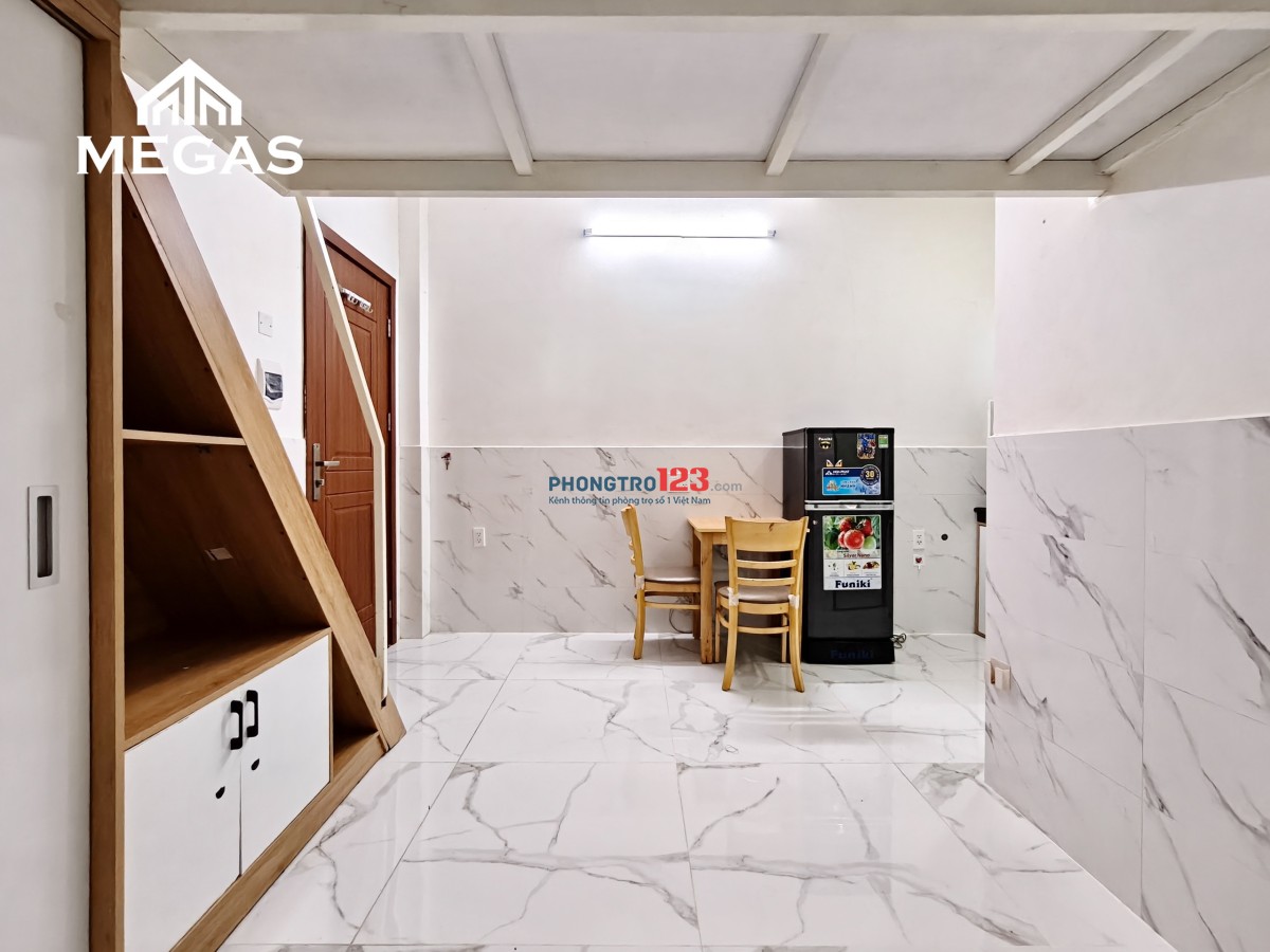 Duplex cửa sổ trời bao thoáng, ở 3 - 4 người vô tư, đi qua Rmit, TDTU chỉ 5 - 7p đi xe