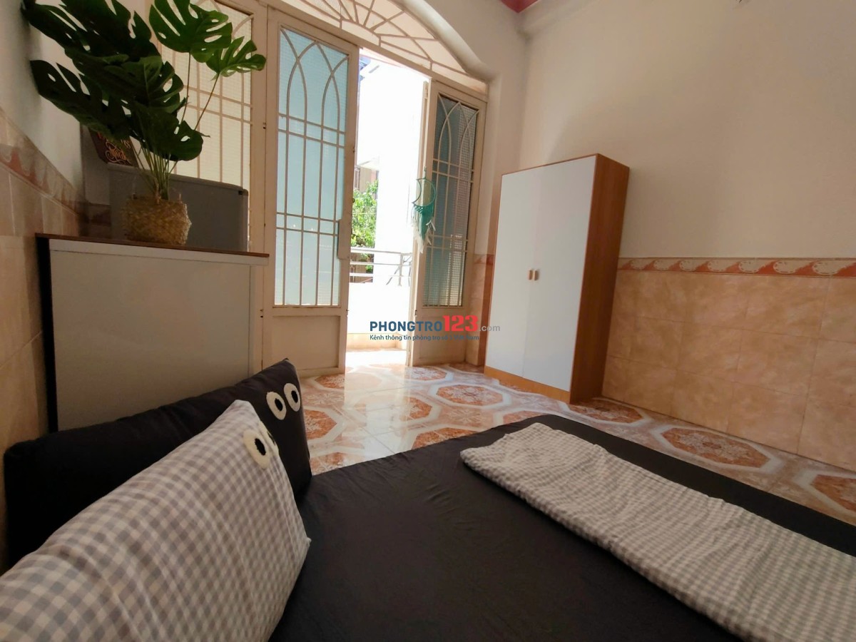 CHO THUÊ PHÒNG TRỌ DẠNG CĂN HỘ DỊCH VỤ _ NỘI THẤT CƠ BẢN _ BAN CÔNG _ GẦN HCMUT-BK, UEH, PNTU, HCMUE