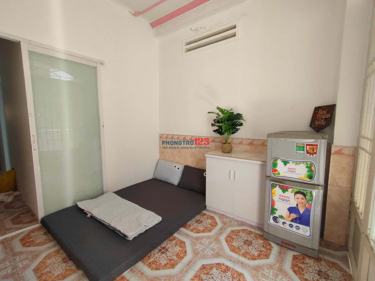 CHO THUÊ PHÒNG TRỌ DẠNG CĂN HỘ DỊCH VỤ _ NỘI THẤT CƠ BẢN _ BAN CÔNG _ GẦN HCMUT-BK, UEH, PNTU, HCMUE