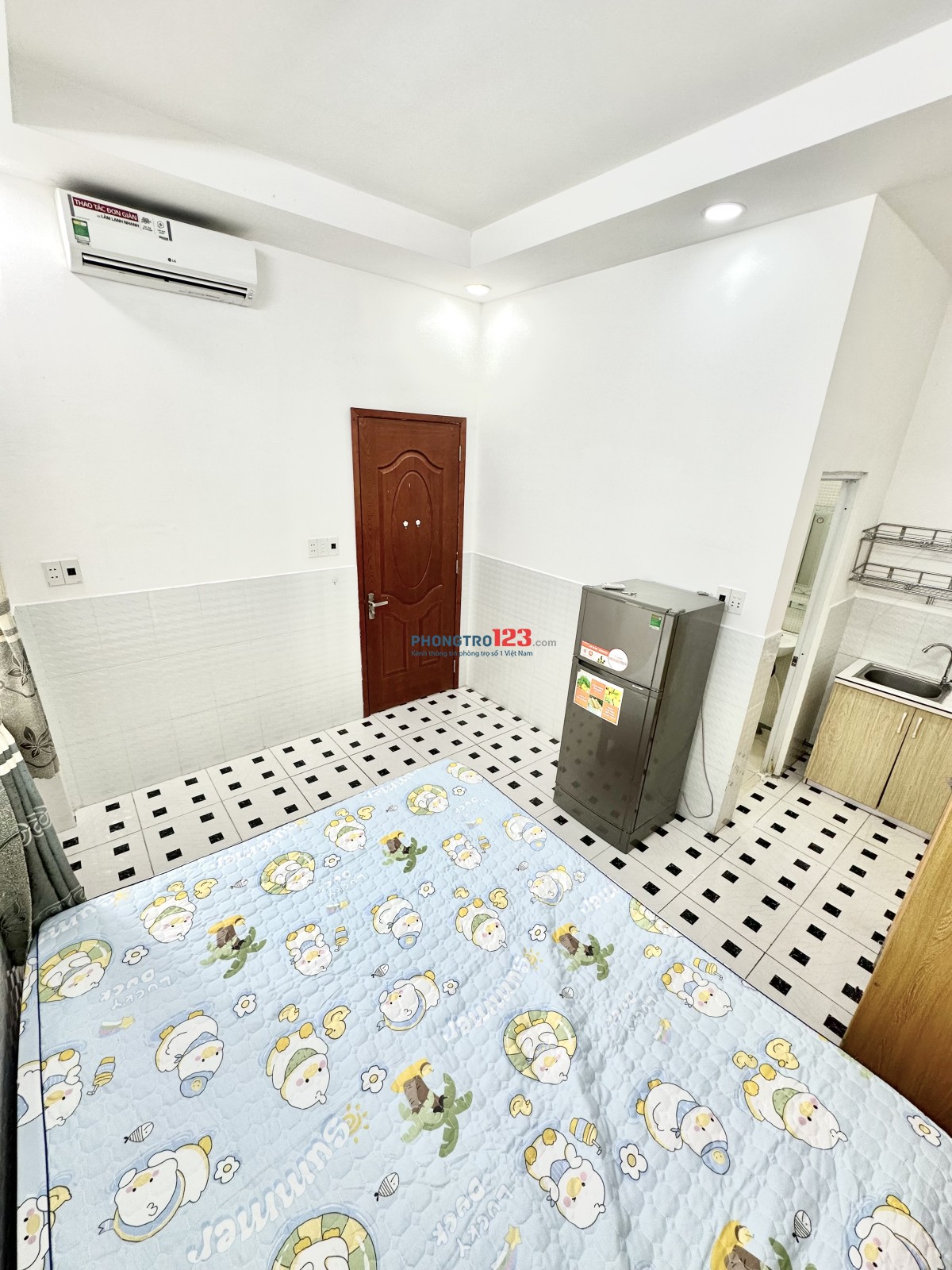 Phòng cửa sổ thoáng sau Giga Mall, giờ giấc tự do, an ninh