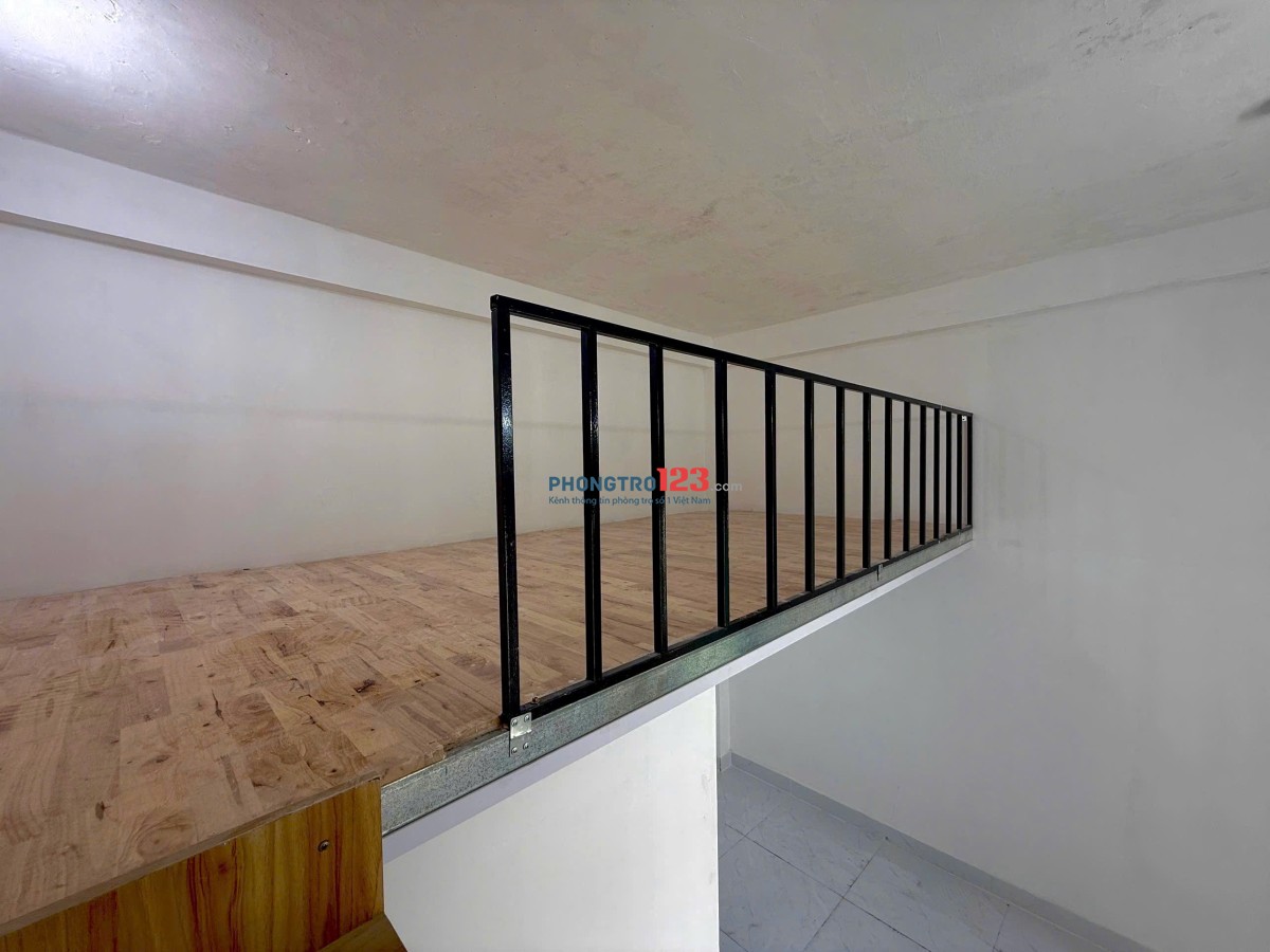 Cho thuê Duplex siêu rộng cực rẻ ngay chân Cầu Kiệu, cách Quận 1 chỉ 5 bước chân