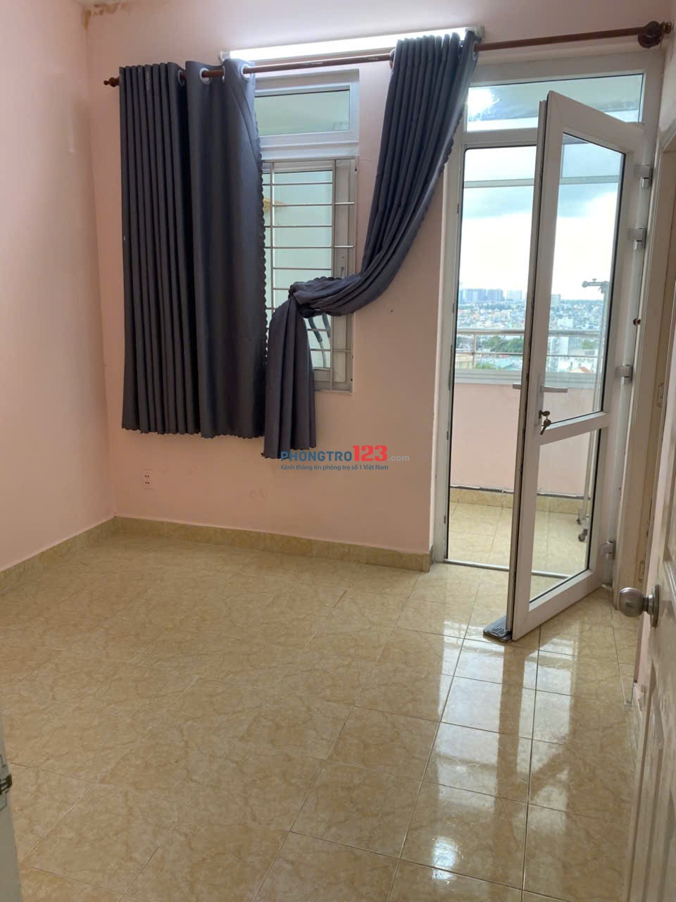 Cho thuê căn hộ 2 phòng ngủ, thang máy, giá 9,5 triệu tại quận 5