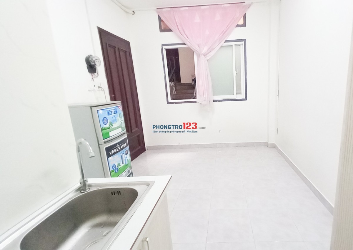 PHÒNG MẶT TIỀN THẠCH LAM,FULL NỘI THẤT,KHÔNG CHUNG CHỦ