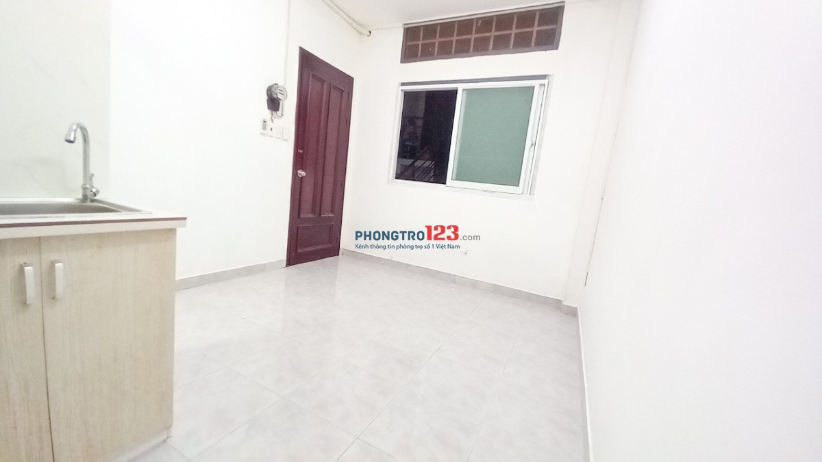 PHÒNG MẶT TIỀN THẠCH LAM,FULL NỘI THẤT,KHÔNG CHUNG CHỦ