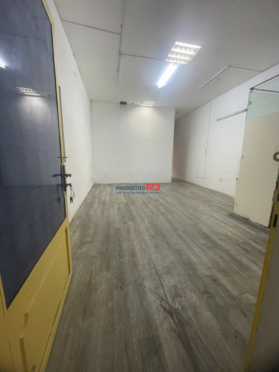 Cho thuê 2 căn hộ lầu 1 và 2 của nhà mặt tiền 608 Điện Biên Phủ, quận 10 (ngã 3 Nguyễn Thiện Thuật)