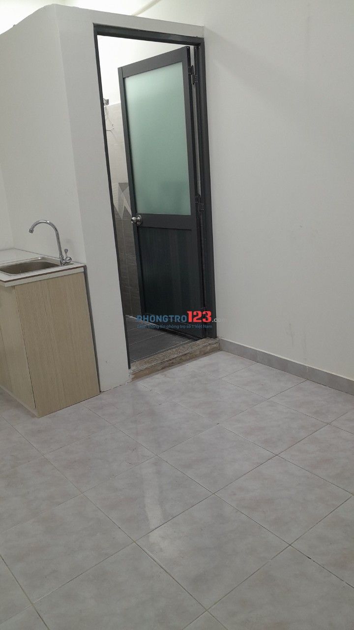 PHÒNG MẶT TIỀN THẠCH LAM,FULL NỘI THẤT,KHÔNG CHUNG CHỦ