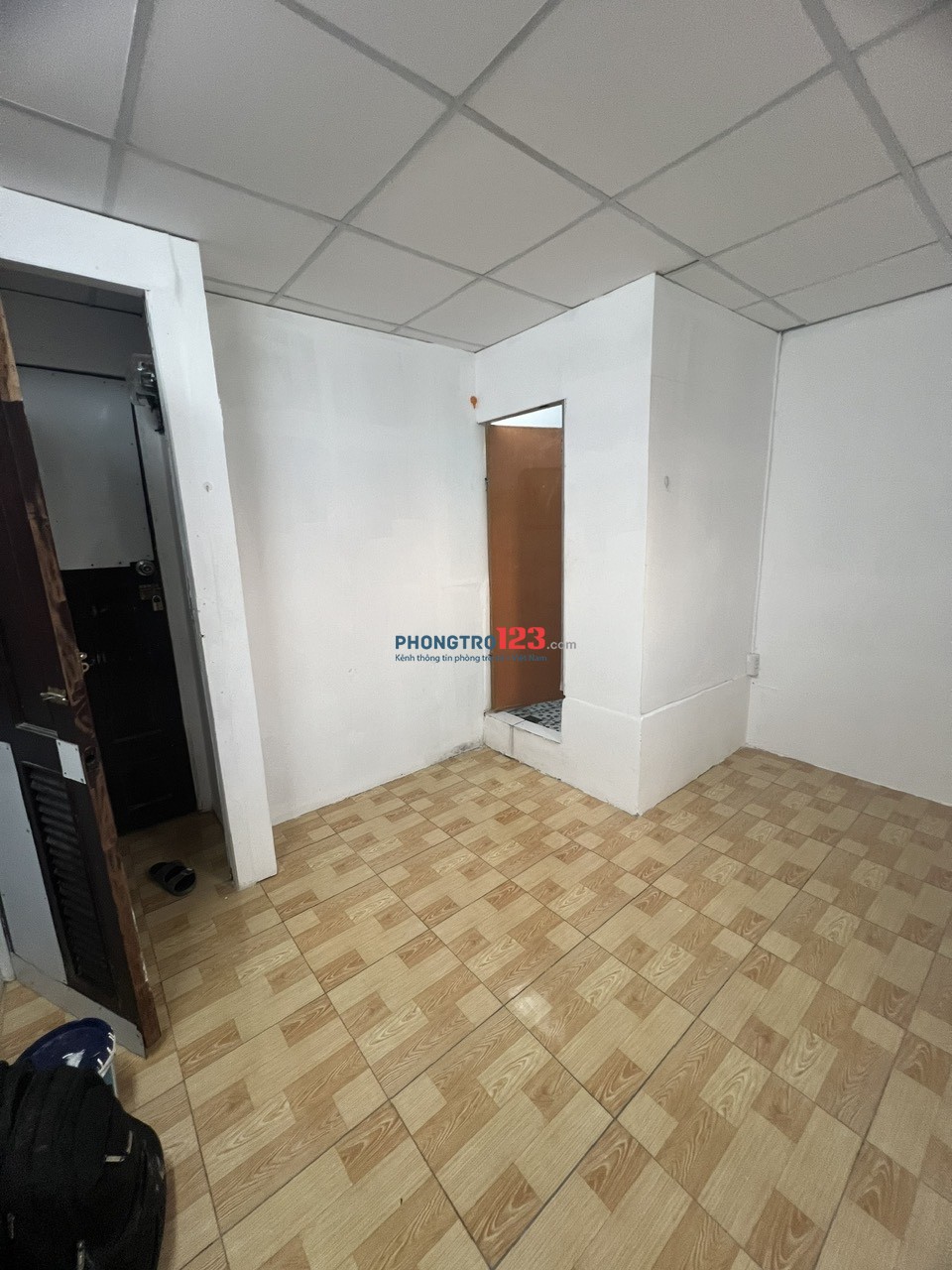 PHÒNG CỬA SỔ, SẠCH SẼ WC RIÊNG, GIỜ TỰ DO GẦN CHỢ BÀ CHIỂU