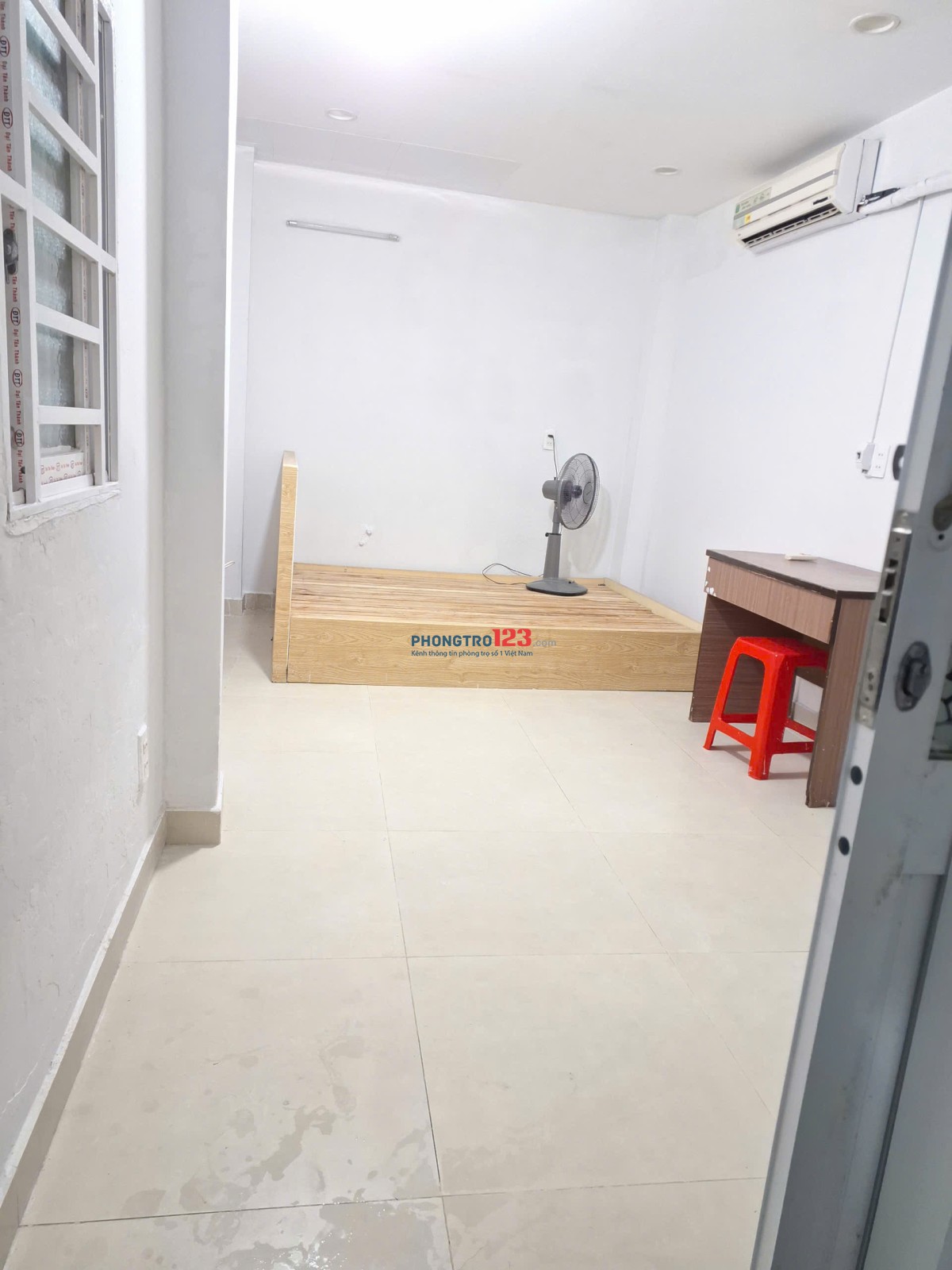 Phòng TÁCH BẾP, cửa sổ thoáng ngay gần Vòng Xoay Dân Chủ, CMT8