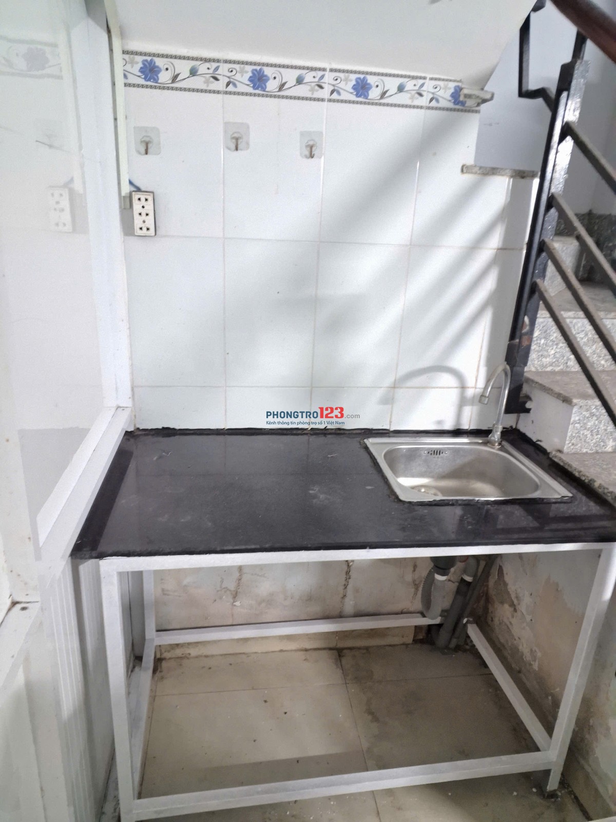 Phòng TÁCH BẾP, cửa sổ thoáng ngay gần Vòng Xoay Dân Chủ, CMT8