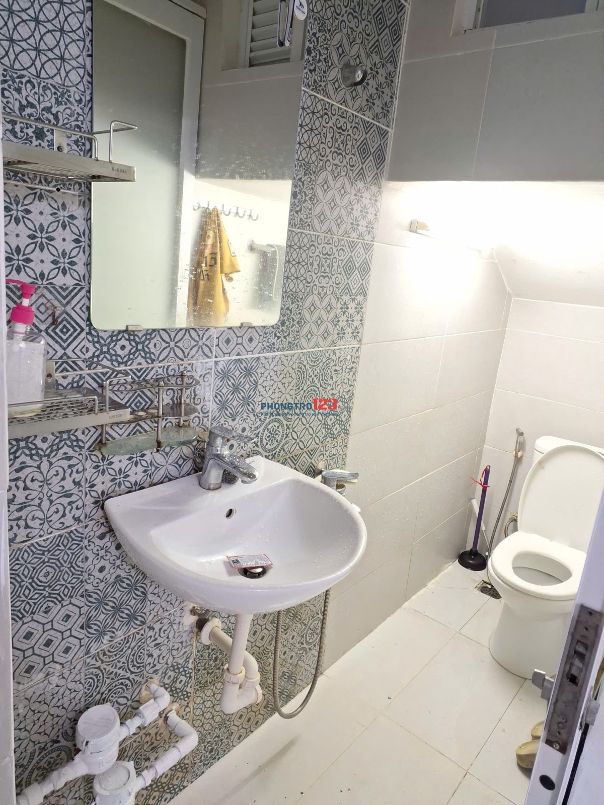 Phòng TÁCH BẾP, cửa sổ thoáng ngay gần Vòng Xoay Dân Chủ, CMT8
