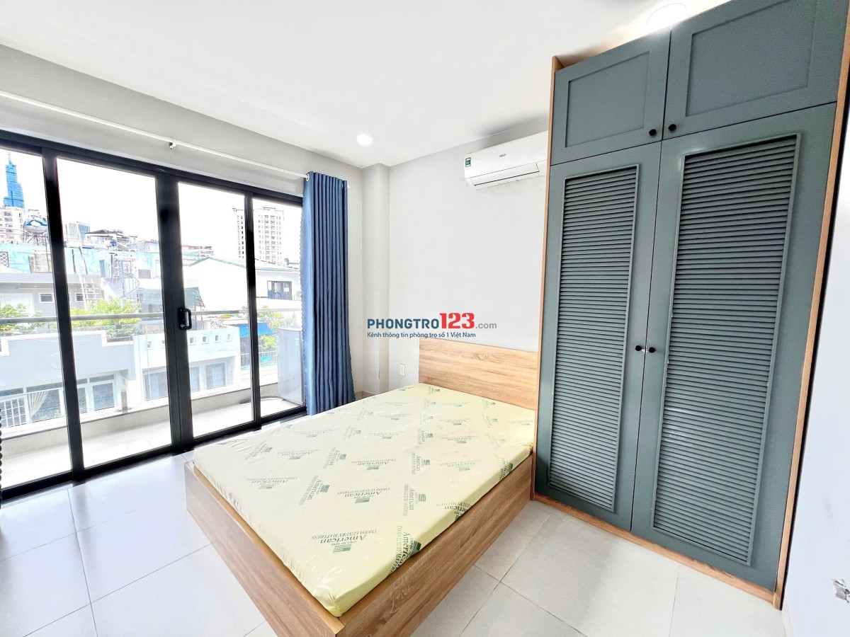 Cho Thuê Căn Hộ Ban Công Siêu Rộng 35m2, Máy Giặt Riêng ngay Ung Văn Khiêm gần Hutech, FTU2, GTVT