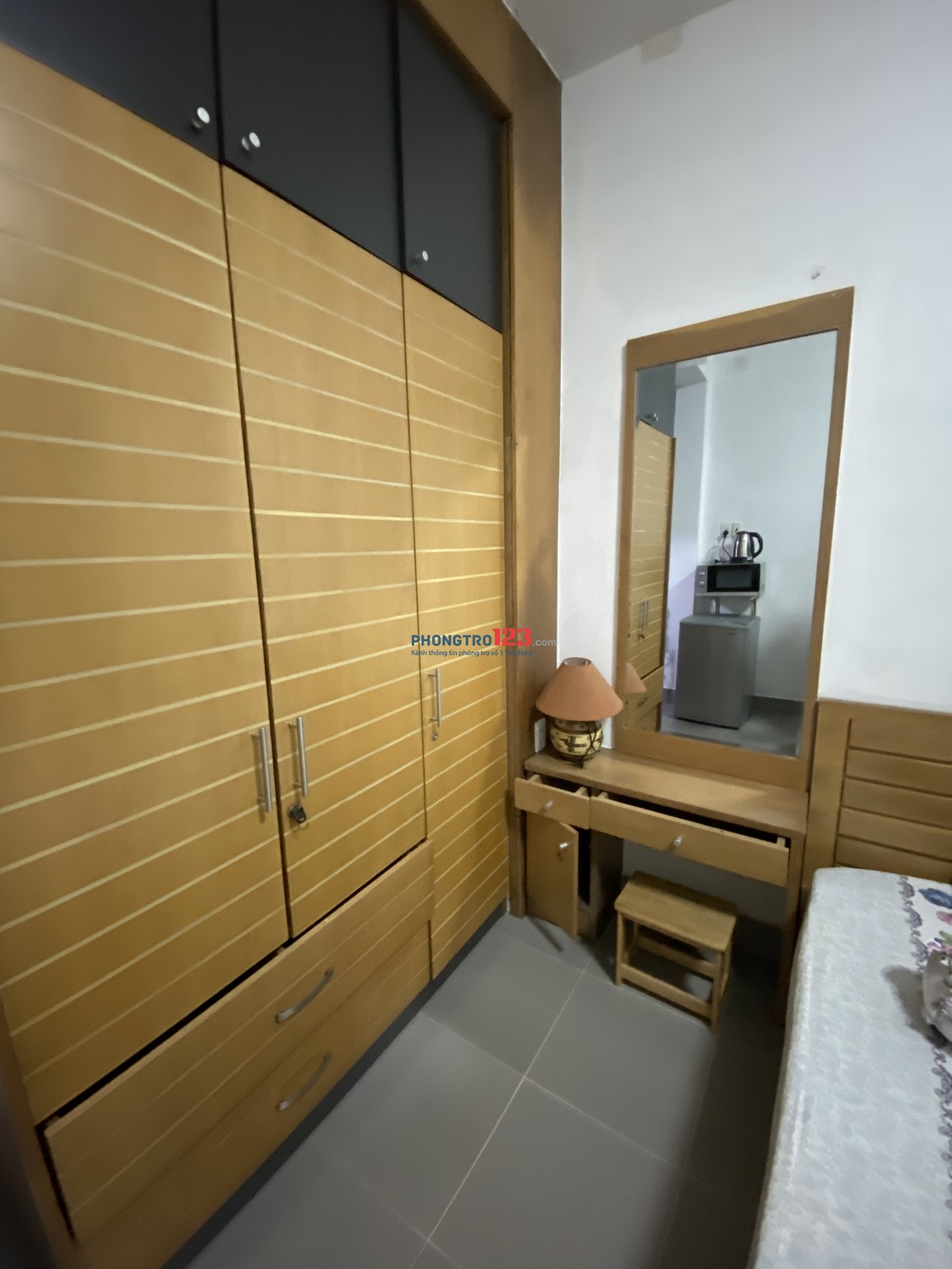 Phòng cao cấp, đầy đủ tiện nghi. Gần Đài truyền hình và trường Khoa Học Xã Hội & Nhân Văn 100 mét..