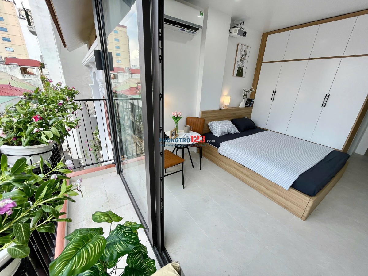 Phòng ban công xinh xắn sát bên Lotte Mart Q7