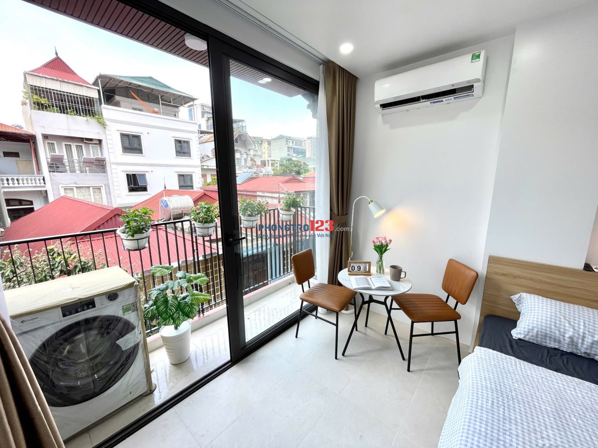 Phòng ban công xinh xắn sát bên Lotte Mart Q7