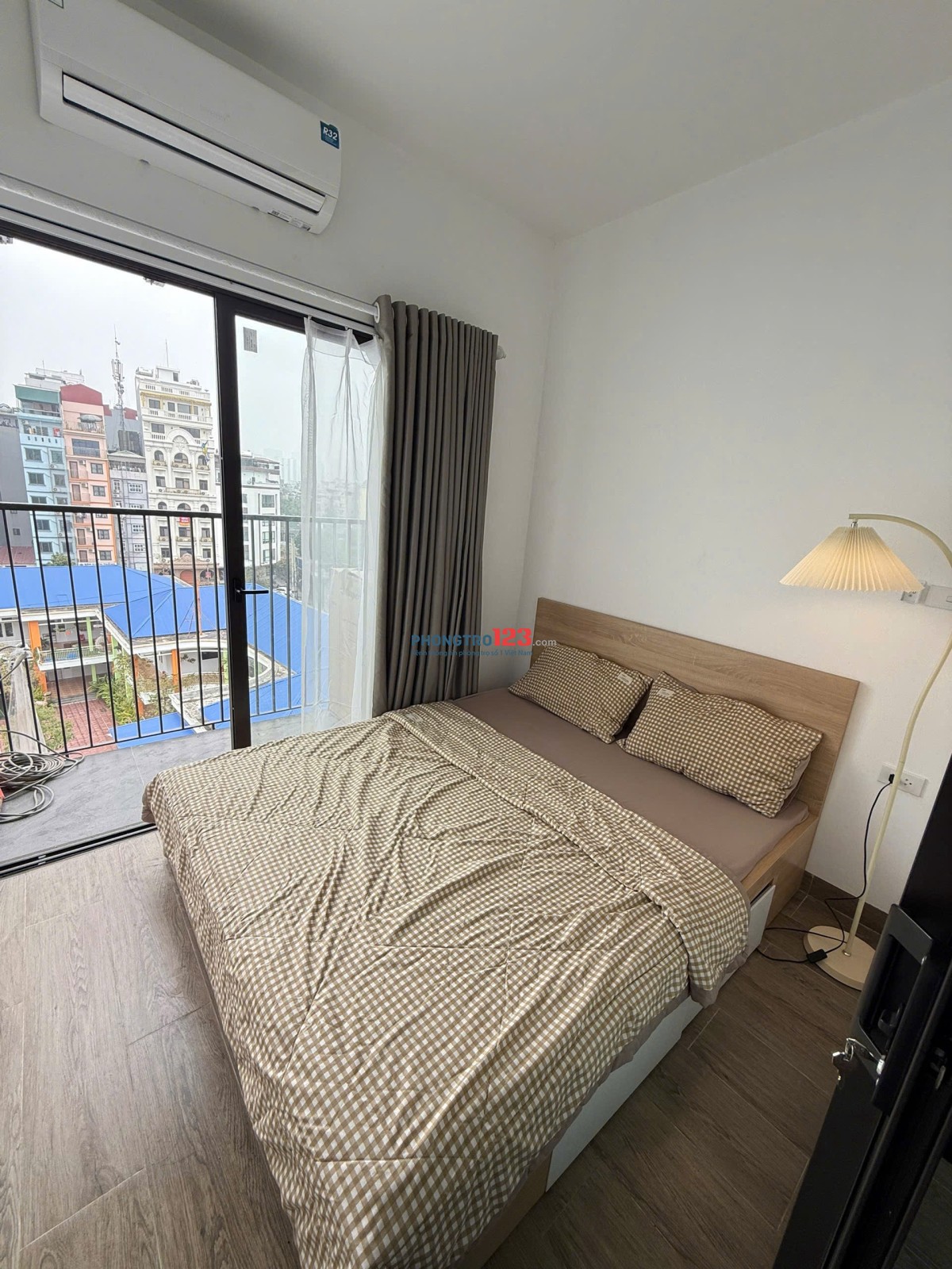 Phòng ban công xinh xắn sát bên Lotte Mart Q7