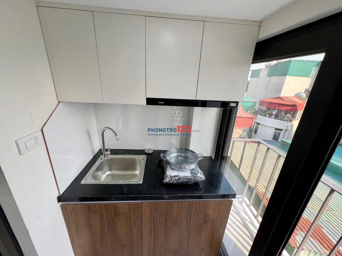 Phòng ban công xinh xắn sát bên Lotte Mart Q7