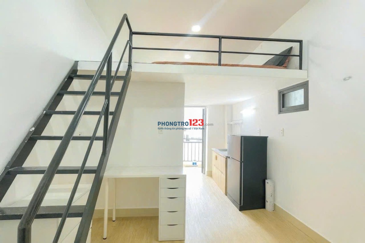 Duplex bancon, cửa sổ cho tân sinh viên tại Quận 7- Gần UFM, TDT, NTT, Lotte