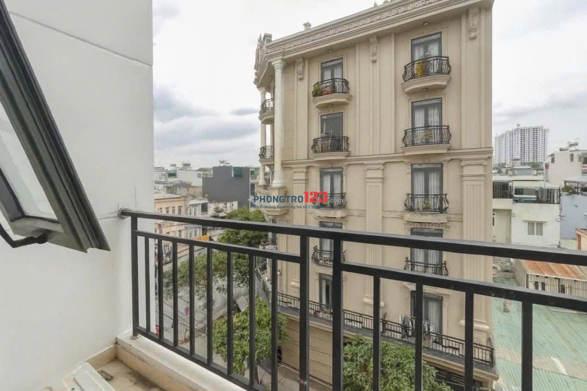 Duplex bancon, cửa sổ cho tân sinh viên tại Quận 7- Gần UFM, TDT, NTT, Lotte