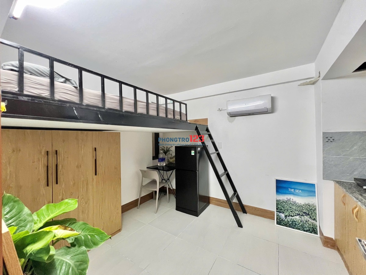 Duplex bancon, cửa sổ cho tân sinh viên tại Quận 7- Gần UFM, TDT, NTT, Lotte