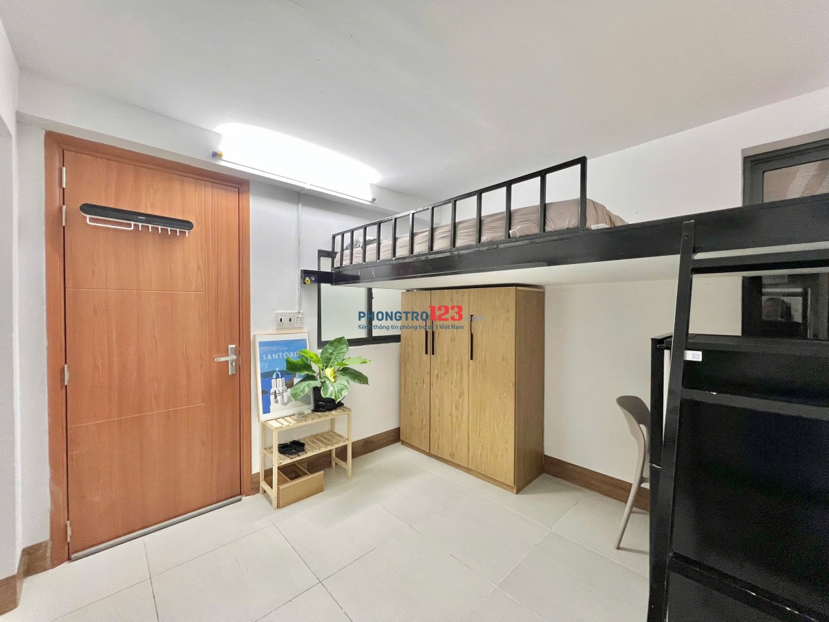 Duplex bancon, cửa sổ cho tân sinh viên tại Quận 7- Gần UFM, TDT, NTT, Lotte