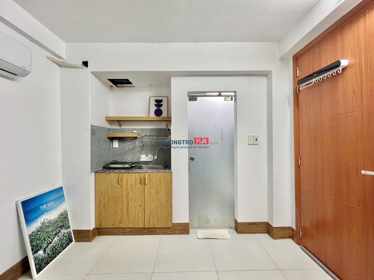 Duplex bancon, cửa sổ cho tân sinh viên tại Quận 7- Gần UFM, TDT, NTT, Lotte