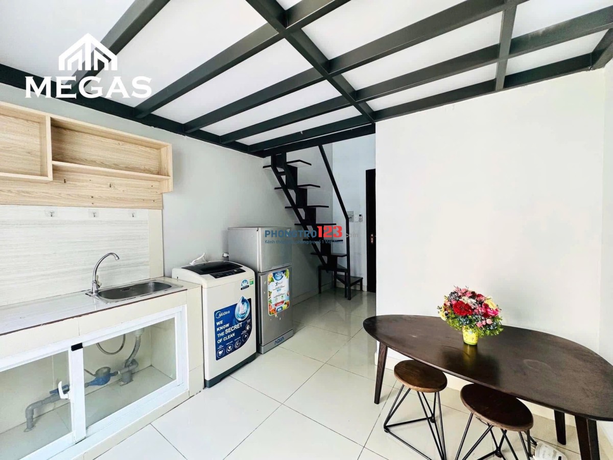 Duplex bancon, cửa sổ cho tân sinh viên tại Quận 7- Gần UFM, TDT, NTT, Lotte