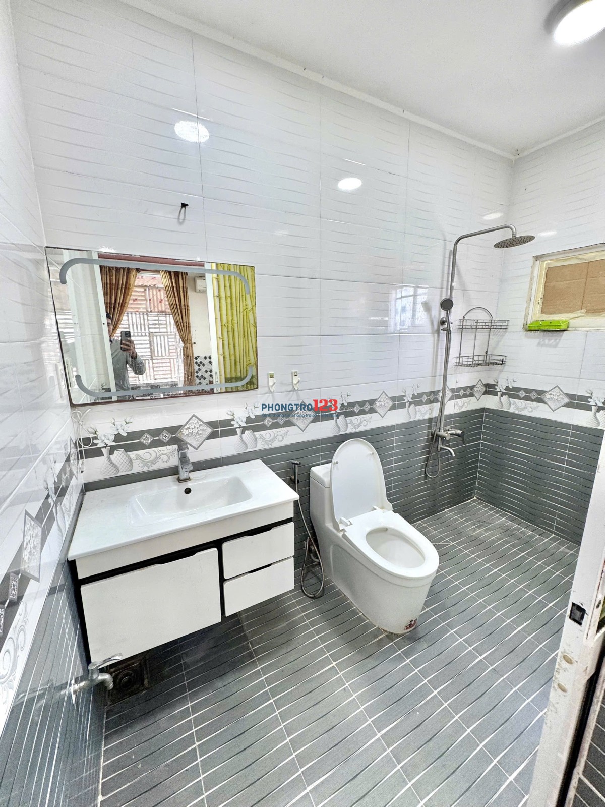 Căn hộ siêu thoáng mát full nội thất , tách bếp gần sân bay Tân Sơn Nhất