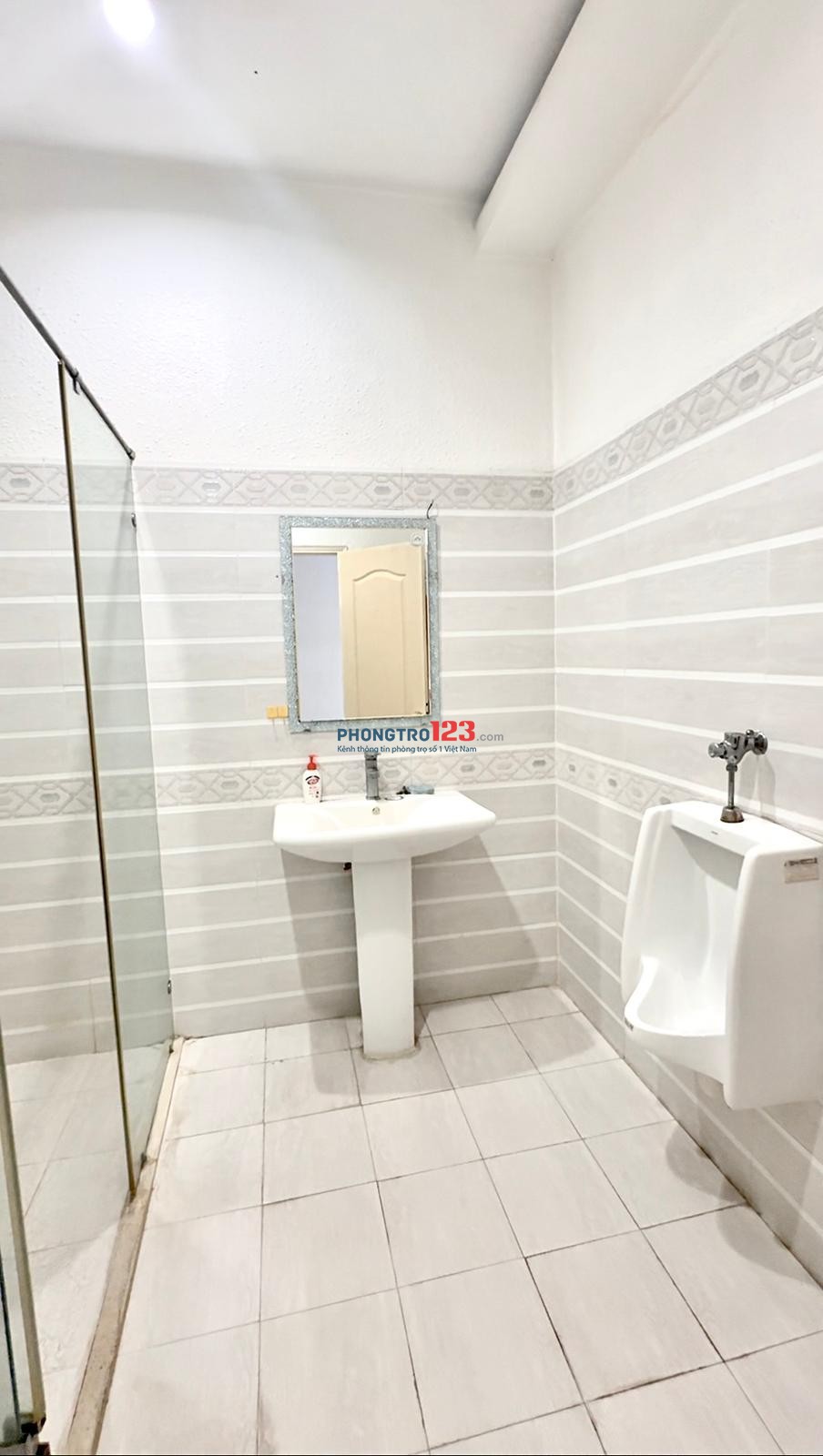 Cho thuê 3PN, 5WC, 40m2 tại Lũy Bán Bích, Tân Thành, Tân Phú, HCM, 7 triệu/phòng luôn điện nước