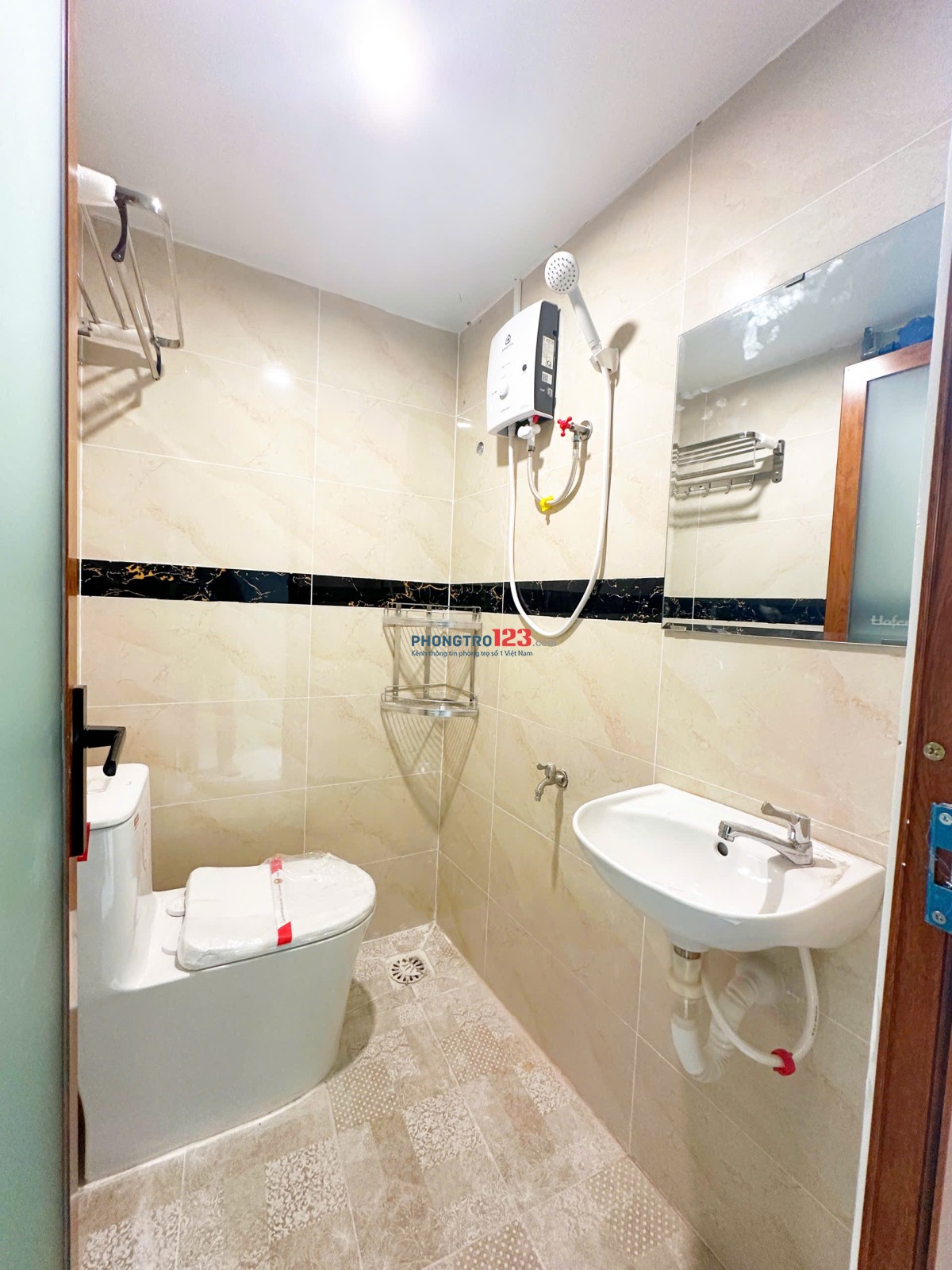 Phòng trọ cao cấp, full nội thất, ban công rộng – Gần Hutech, UEF, Ngoại Thương – Giá 4,5 triệu/thán