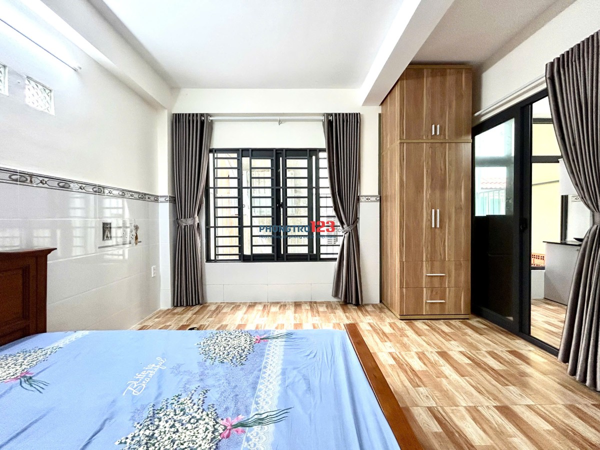Cho Thuê Căn Hộ Mới Keng - Tách Bếp - Ban Công - Thang Máy - Máy Giặt Riêng - Gần ĐH Hutech - UEF