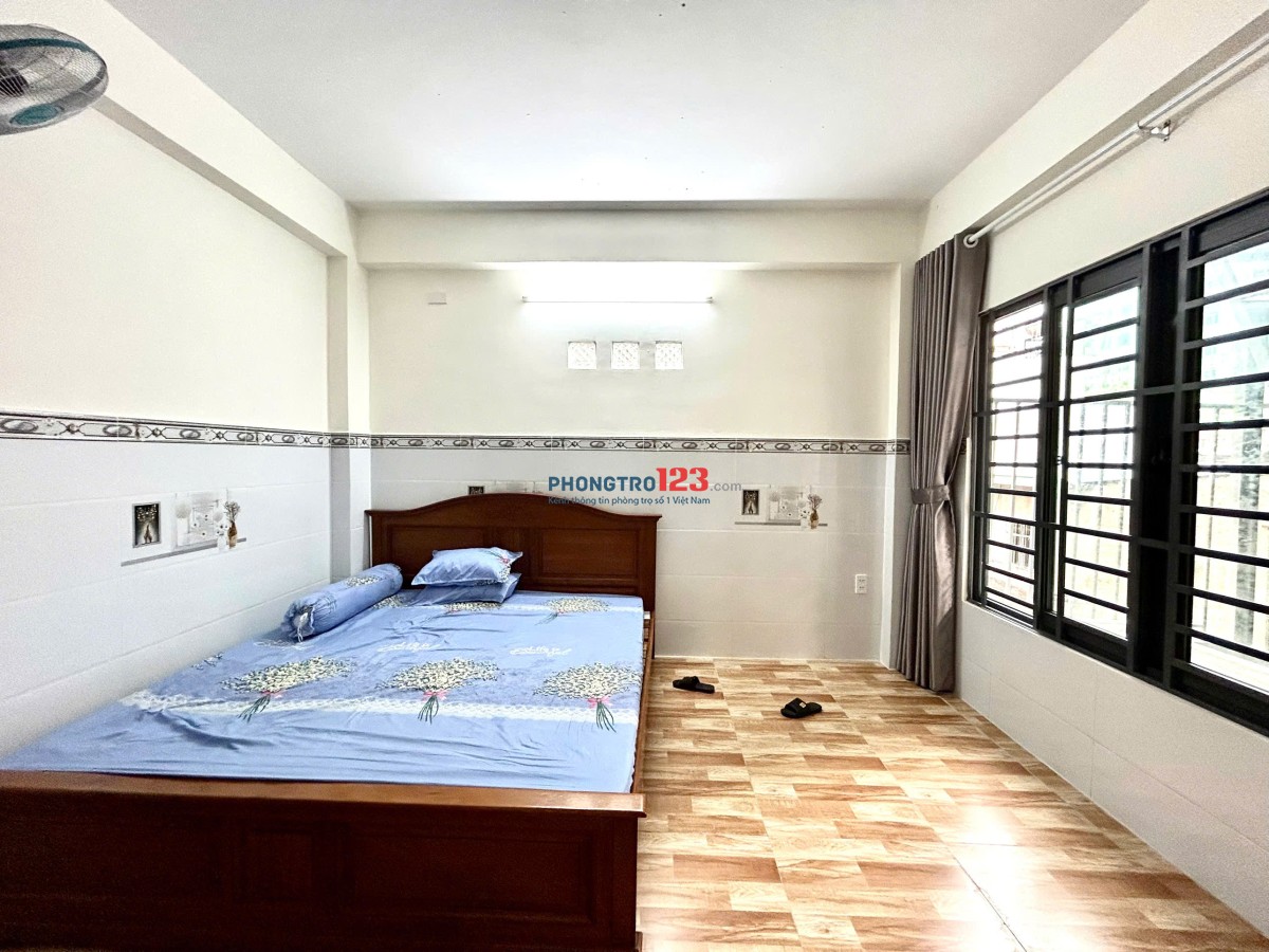 Cho Thuê Căn Hộ Mới Keng - Tách Bếp - Ban Công - Thang Máy - Máy Giặt Riêng - Gần ĐH Hutech - UEF
