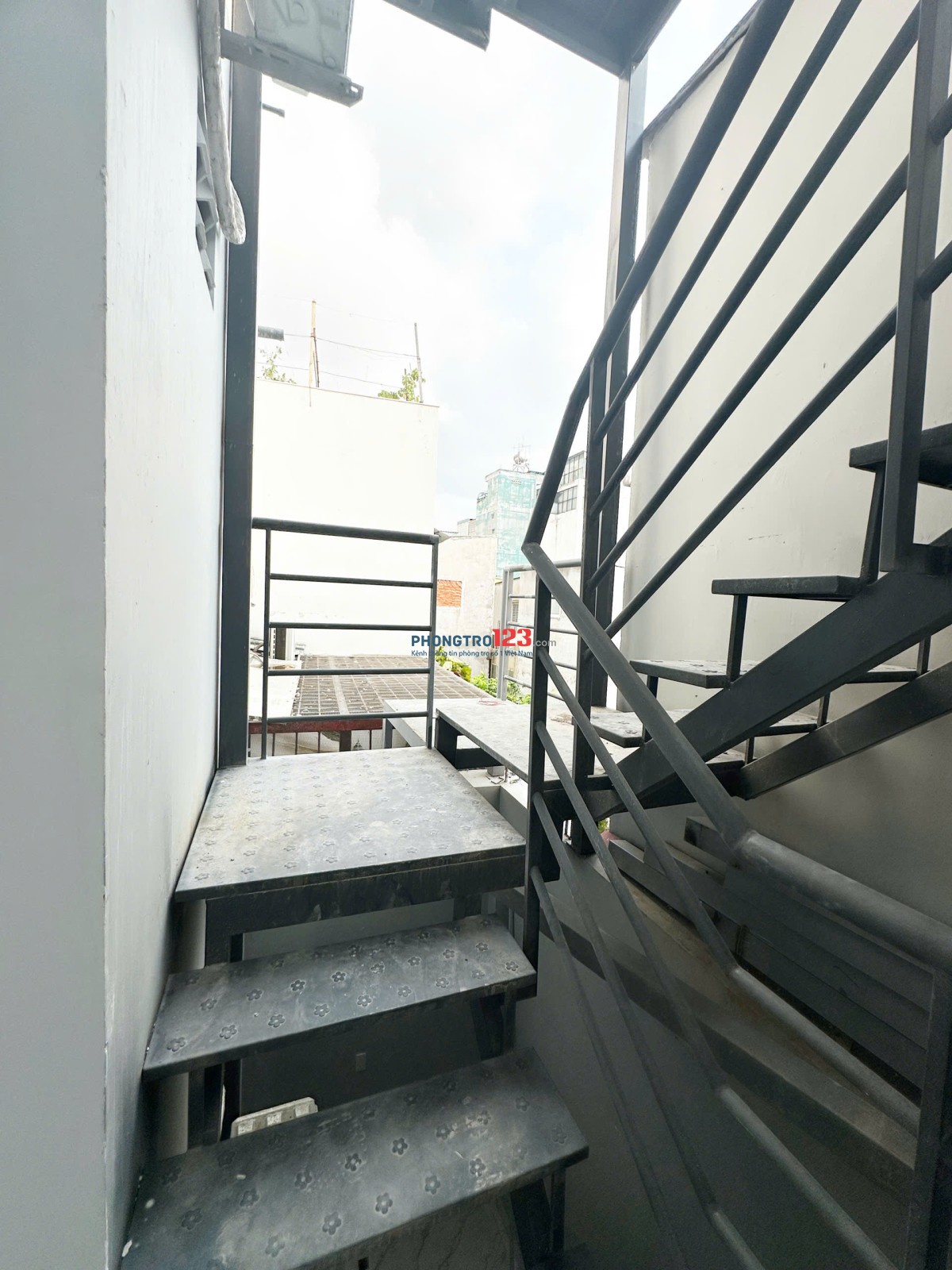 Phòng trọ cao cấp, full nội thất, ban công rộng – Gần Hutech, UEF, Ngoại Thương – Giá 4,5 triệu/thán