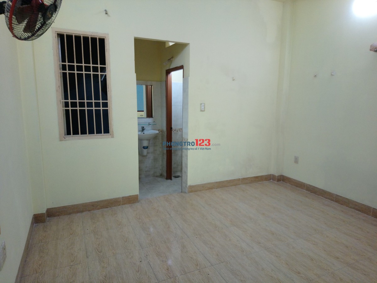 Cho thuê phòng 2,4 triệu/tháng,hẻm 330/...Bình Trị Đông, Q.Bình Tân