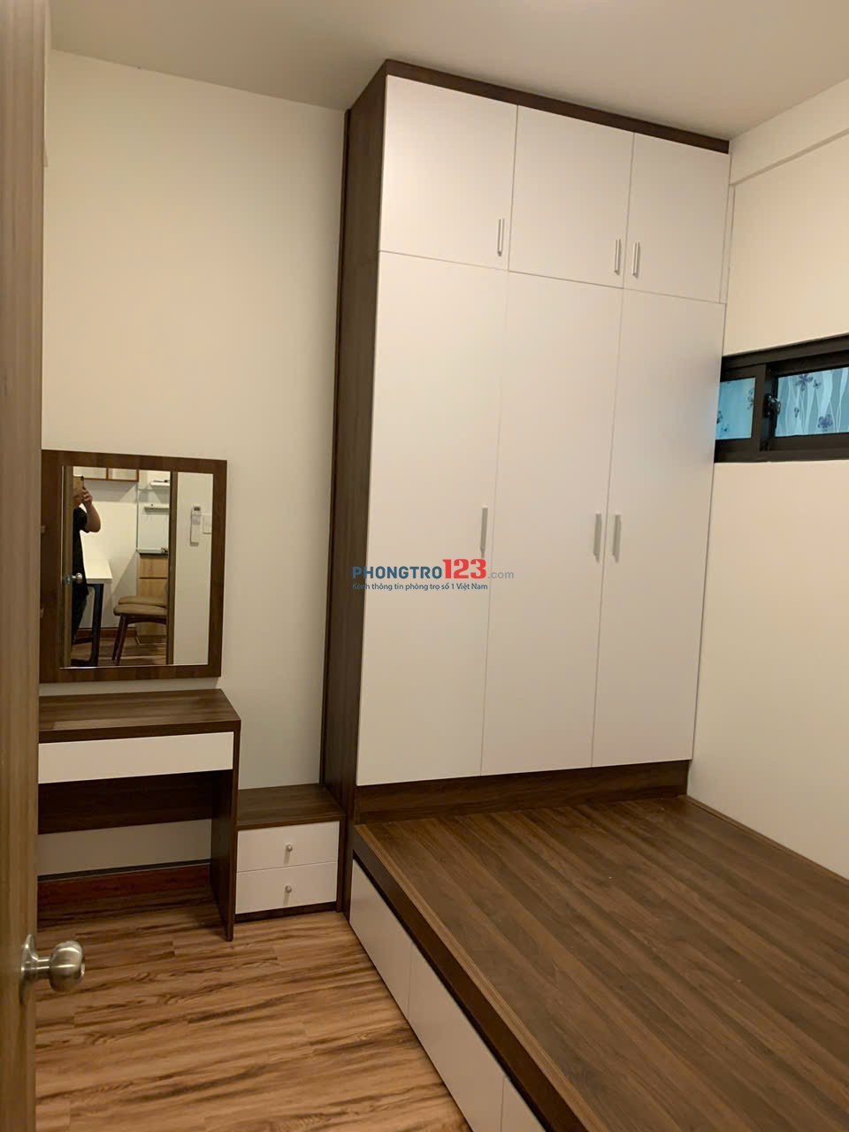 Tìm 1 nữ thuê 1 phòng căn hộ Chung Cư Imperial Place 2 PN