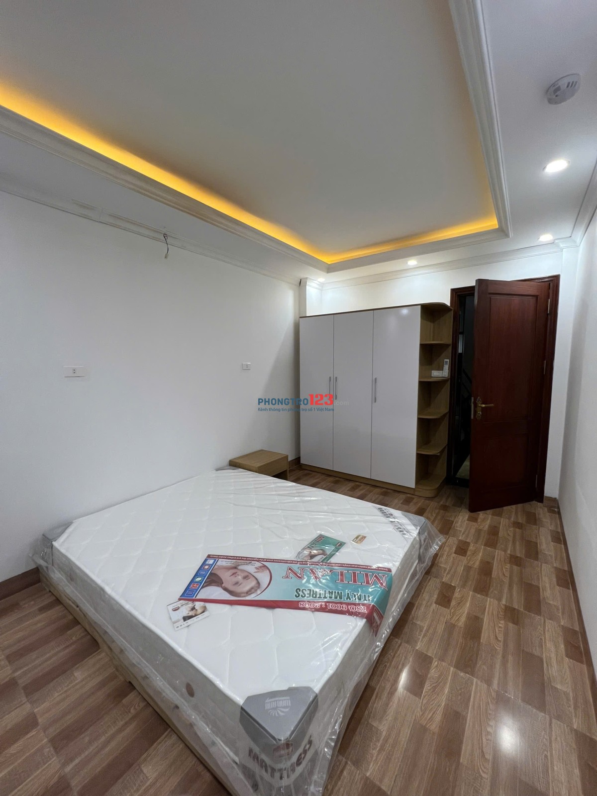 Cho thuê căn hộ 1 khách 1 ngủ (60m2) full đồ mới, có thang máy - giá 8 triệu